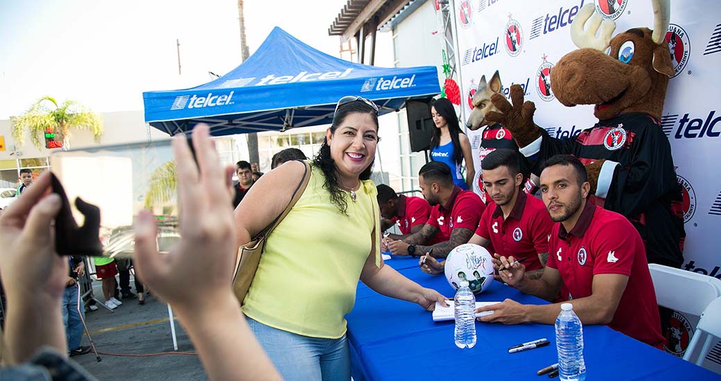 Los Xoloitzcuintles saludaron a la afición en el Centro de Atención a Clientes Telcel-Giramar Rosarito