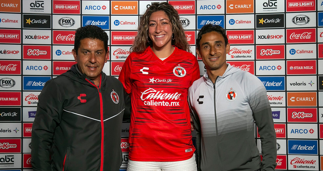 La defensa México-Americana proviene de jugar con el Club CSFA Ambilly de Francia