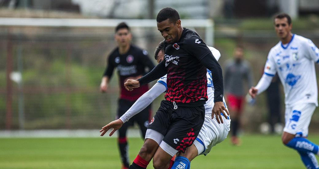 Xolos enfrentó a los Gallos en la cancha anexa del Estadio Caliente.