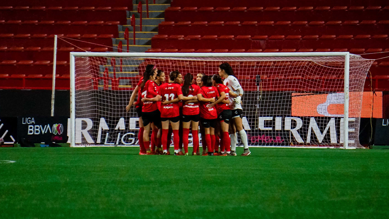 Las rojinegras enfrentaron a las azulcremas en el estadio Caliente.