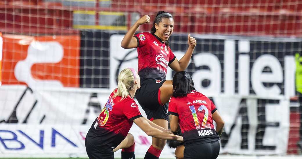Con un hat-trick de Renae Cuellar las rojinegras golearon cinco goles a cero al Mazatlán F.C.