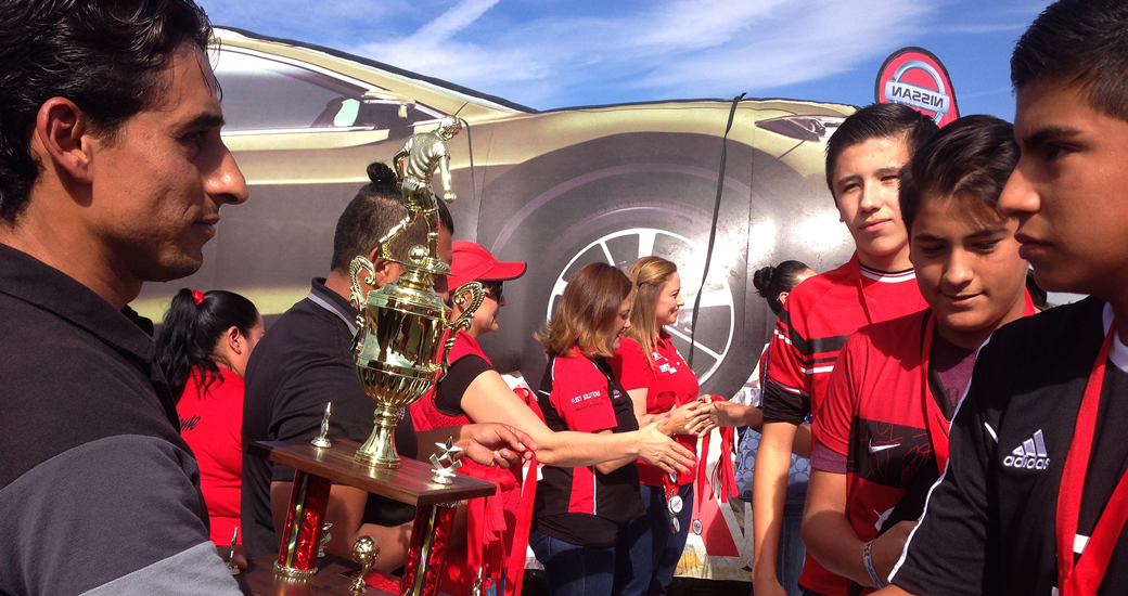 Alma Pérez, Mariana Tejeda, Rafael Díaz y Fernando Arce premiaron a los ganadores del torneo CIX-Nissan