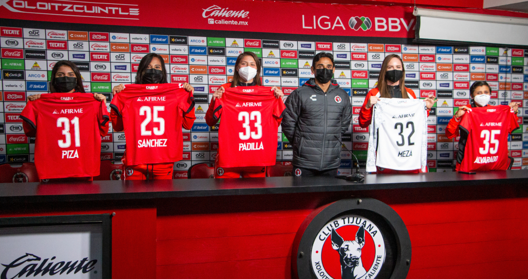 LAS XOLOITZCUINTLES PRESENTARON A SUS 5 REFUERZOS