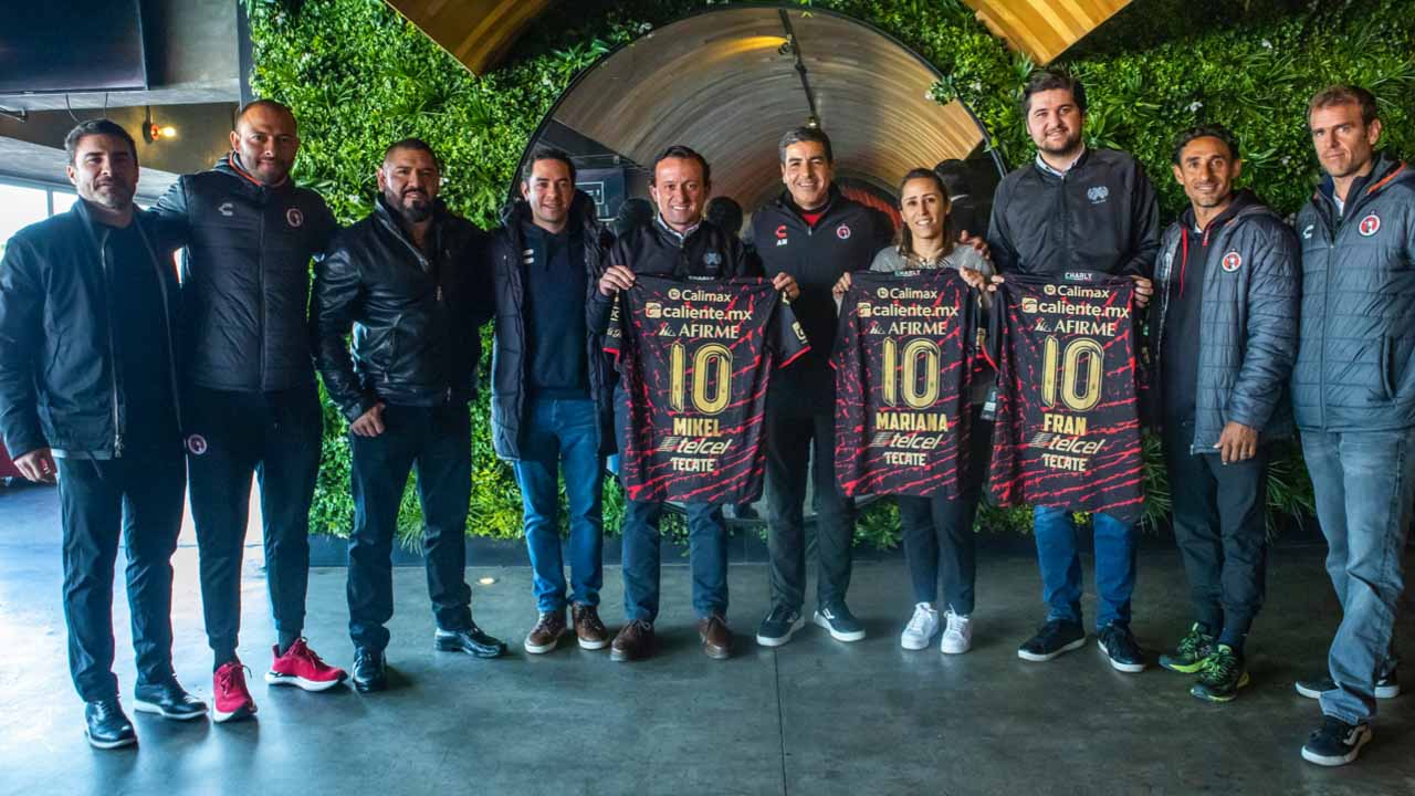 En seguimiento a las reuniones de trabajo con los clubes de LIGA BBVA MX, Mikel Arriola visitó este jueves 30 de marzo las instalaciones del estadio Caliente.