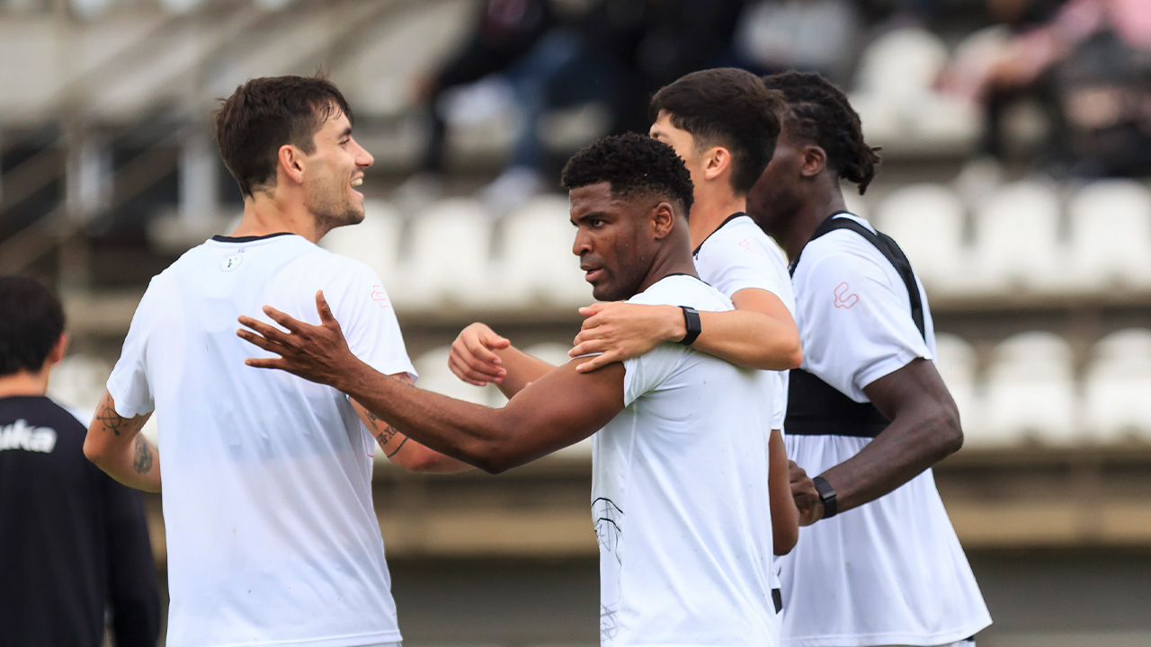 Los Xoloitzcuintles se enfrentaron a los Gallos Blancos de Querétaro.