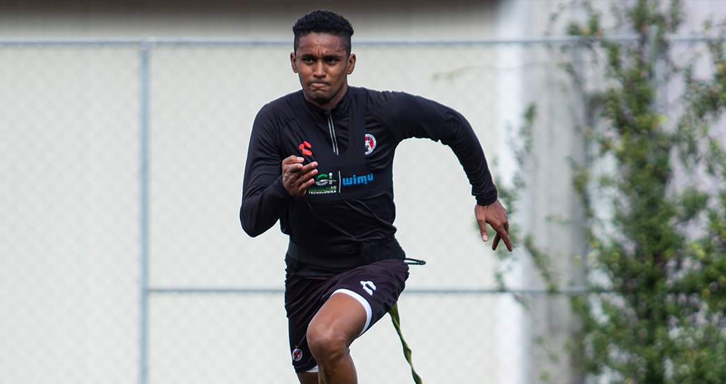 El Neymar Ecuatoriano regresa a casa y se presenta en conferencia de prensa