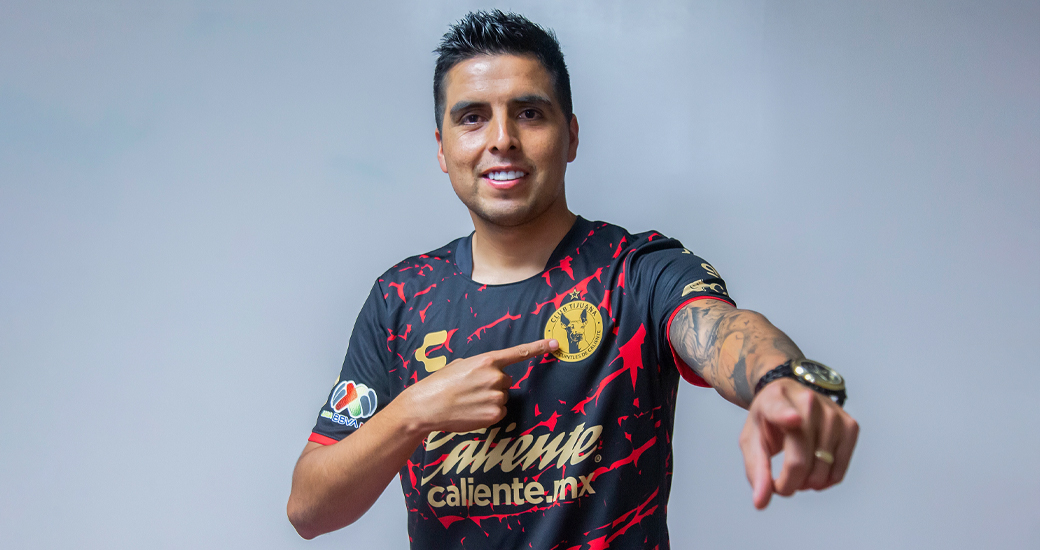 El mediocampista mexicano “Leo" López se une a la jauría.