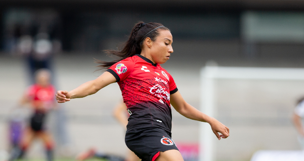 Con doblete de Renae Cuéllar las rojinegras triunfaron dos goles a uno.