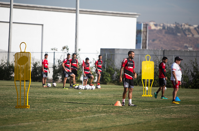Tres puntos, liderato general y ayudar a Dayro Moreno en el goleo individual