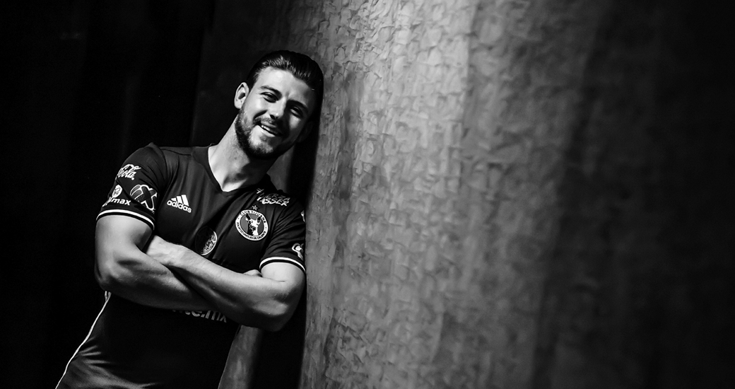 El versátil futbolista México-Americano resaltó la virtud bicultural que vive con el Club Tijuana