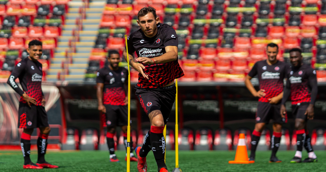 El defensa uruguayo se reunió con los medios de comunicación locales y nacionales en videoconferencia de prensa.