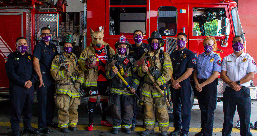 “Xolos x Ti”, el programa de responsabilidad social del Club Tijuana Xoloitzcuintles de Caliente, se unió a la celebración del día del bombero visitando junto al Xolo Mayor y jugadoras de su equipo femenil la Estación central de bomberos en Tijuana.