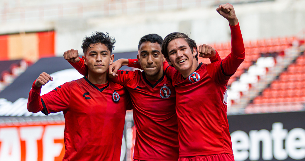 LOS CACHORROS DERROTARON A LOS GUERREROS CON UN DOBLE 3-1 EN EL ESTADIO CALIENTE