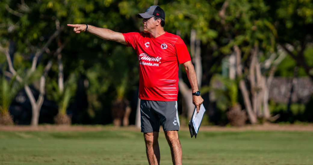 El DT arribó a Mazatlán donde dirigió sus primeras prácticas con el Club Tijuana