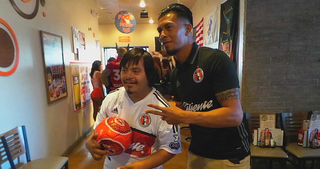 Hooters Plaza Bonita