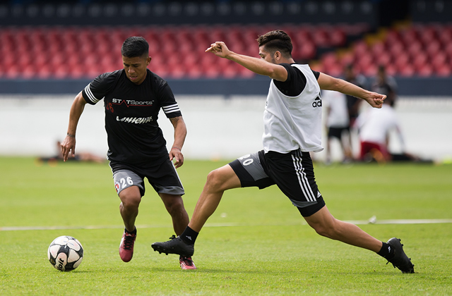Hubo clásico pastelazo para celebrar el cumpleaños 24 de Henry Martín