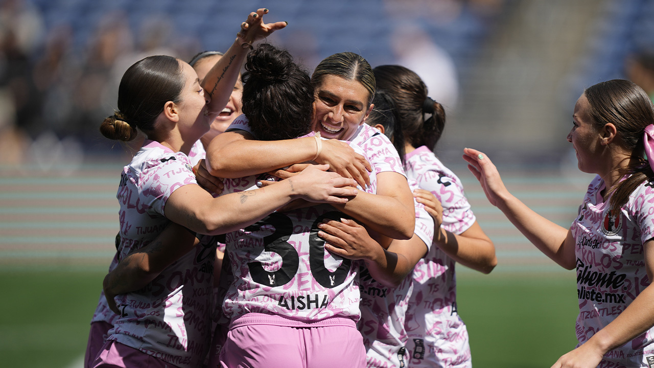 Con hat-trick de Aisha Solorzano, las rojinegras obtuvieron su primera victoria en el torneo binacional.