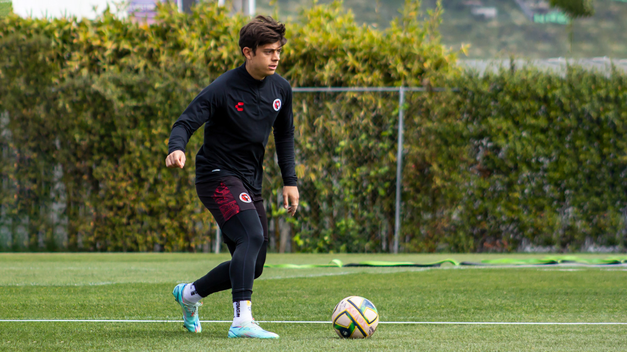 El mediocampista Xoloitzcuintle sostuvo conferencia de prensa con los medios previo al encuentro ante Cañoneros.