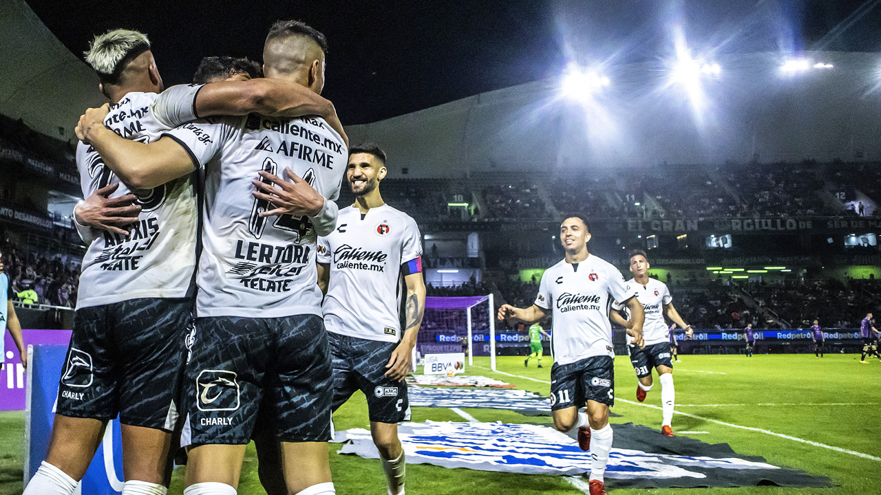 Alexis Canelo hace doblete y le da el triunfo a Xolos de visita.