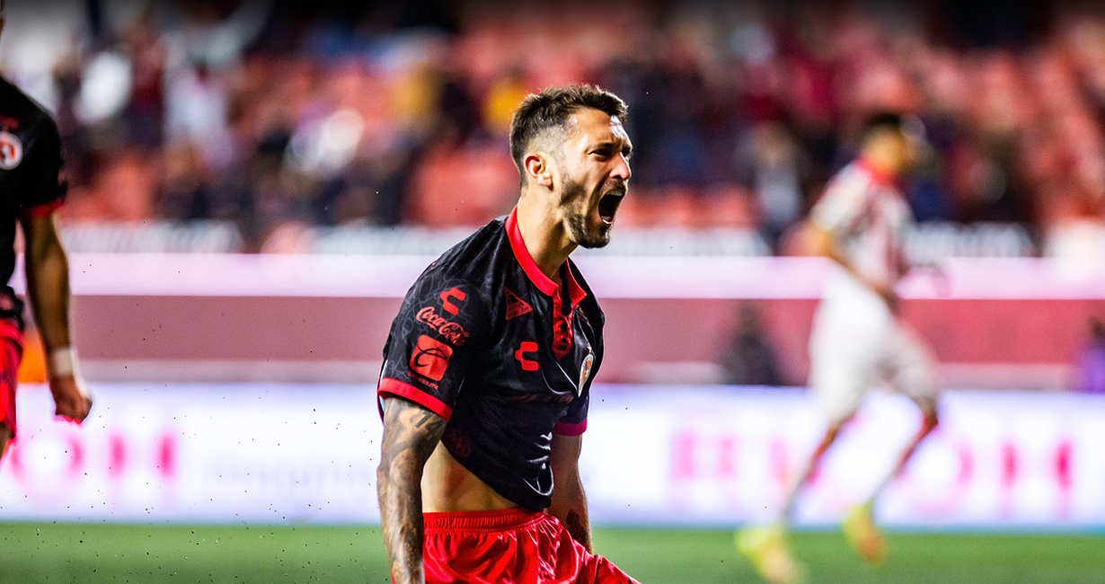 El atacante argentino Facundo “Chucky” Ferreyra se estrenó como Xoloitzcuintle y Hugo Weckmann debutó con la playera rojinegra.