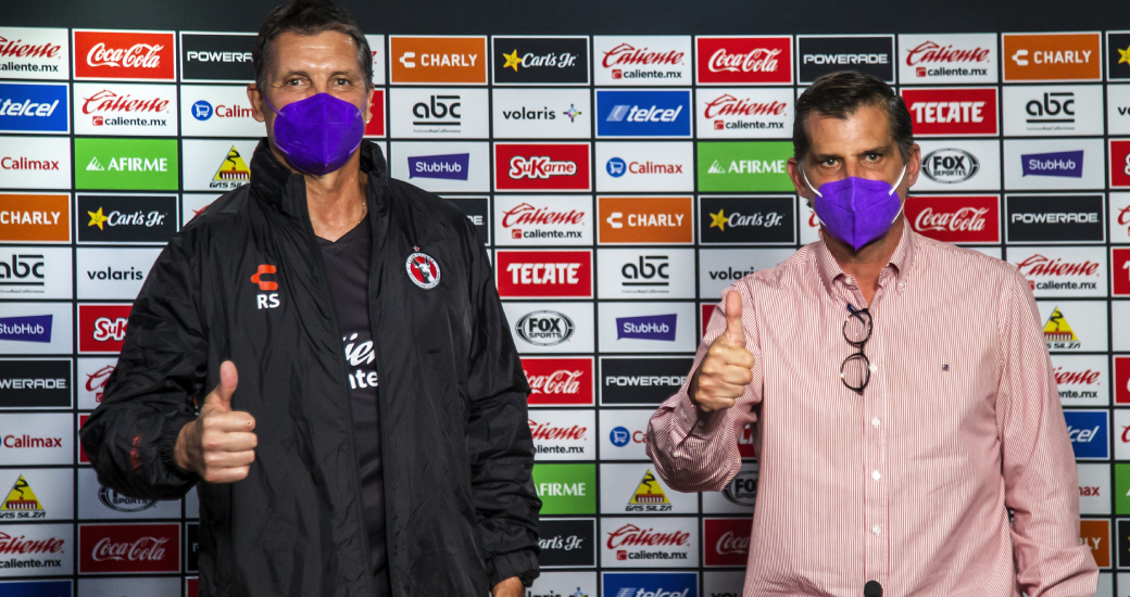 El Club Tijuana Xoloitzcuintles de Caliente presentó la tarde de este Lunes 19 de Abril a Robert Dante Siboldi como su nuevo entrenador.
