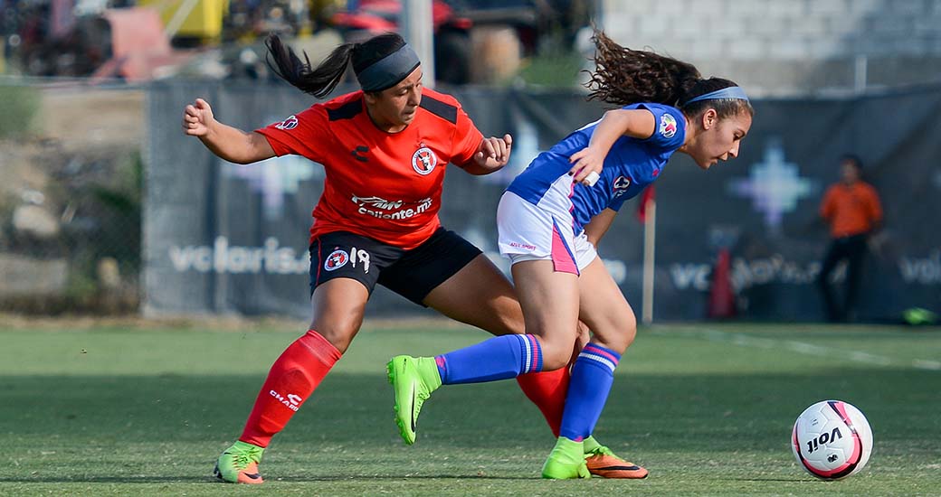 La DT Andrea Rodebaugh en conjunto con la Capitana Patricia Gutiérrez y la mediocampista Evelyn Fernández, analizaron el triunfo ante Cruz Azul