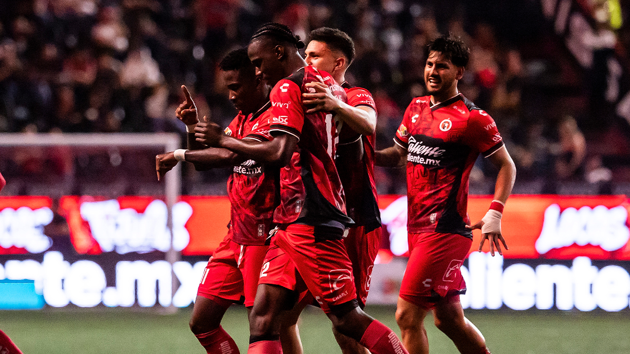 Los Xoloitzcuintles se impusieron por tres goles a cero a Necaxa.