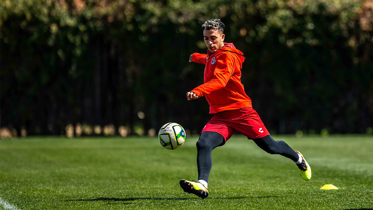 "Tití" Rodríguez, en compañía de un gran jugador, se reunió con los medios de comunicación en una conferencia de prensa previa al partido contra Toluca.