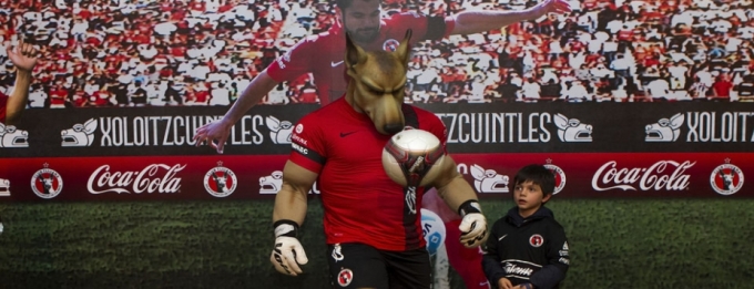 CLUB TIJUANA MAKES CONNECTON WITH CHILDREN