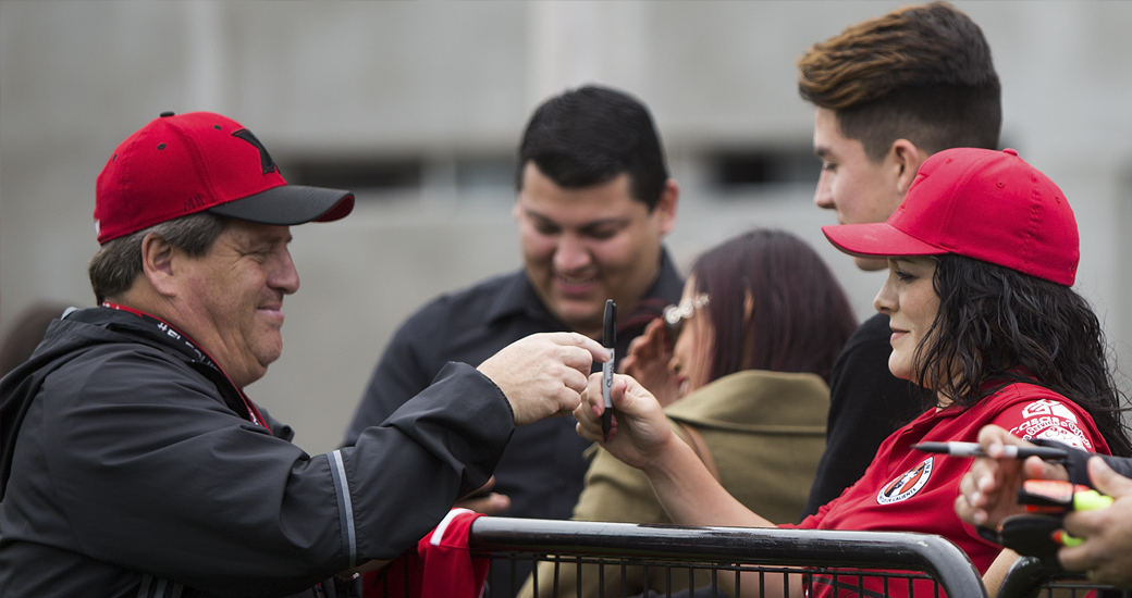 ¿Quieres visitar el Estadio Caliente, presenciar un entrenamiento y conocer a tu equipo?
