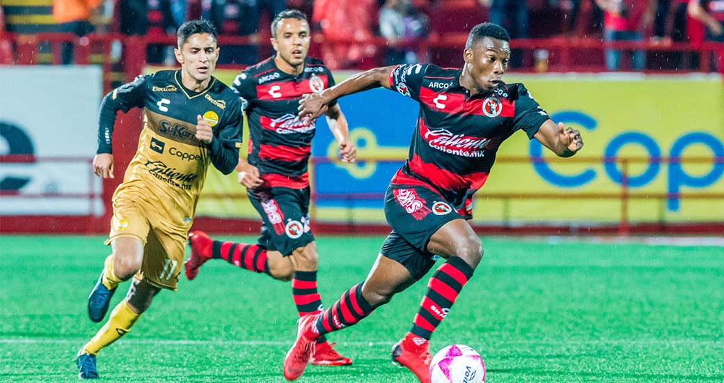 Partido amistoso en el Estadio Caliente