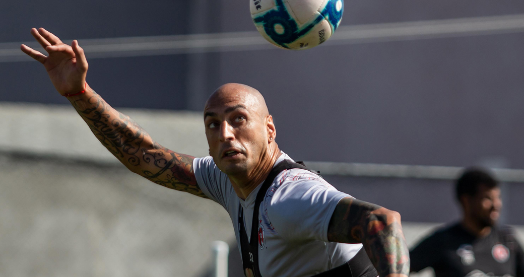 El delantero Rojinegro coincidió con Leonel Miranda sobre la intención de ir por el triunfo al Nemesio Diez