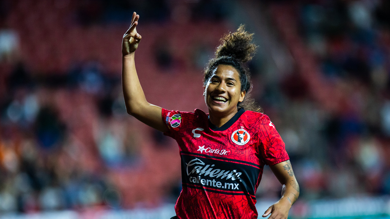 Las rojinegras golearon a Pumas en el Estadio Caliente.