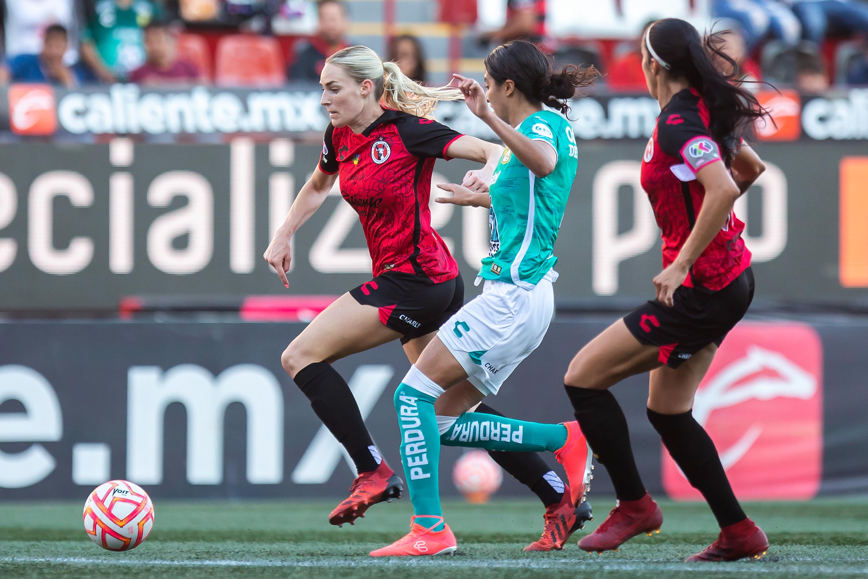 Con goles de Renae Cuéllar y Angelina Hix las rojinegras empataron a dos goles ante las esmeraldas.