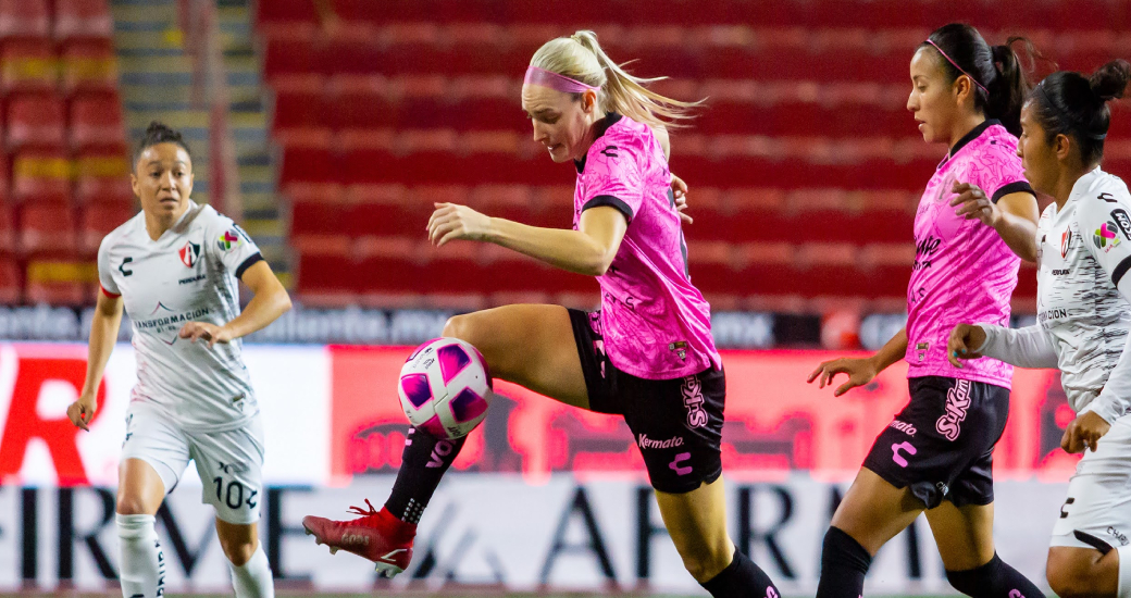 En un partido lluvioso las Xoloitzcuintles enfrentaron a la academia en la fecha 11 de la Liga MX Femenil.